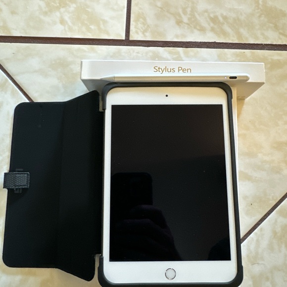 Apple iPad Mini (Wi-Fi, 256GB) - Silver New Condition - Picture 14 of 15